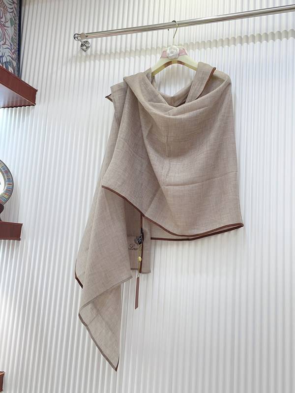 Loro Piana Scarf LPC00044 Loro Piana Scarf LPC00044